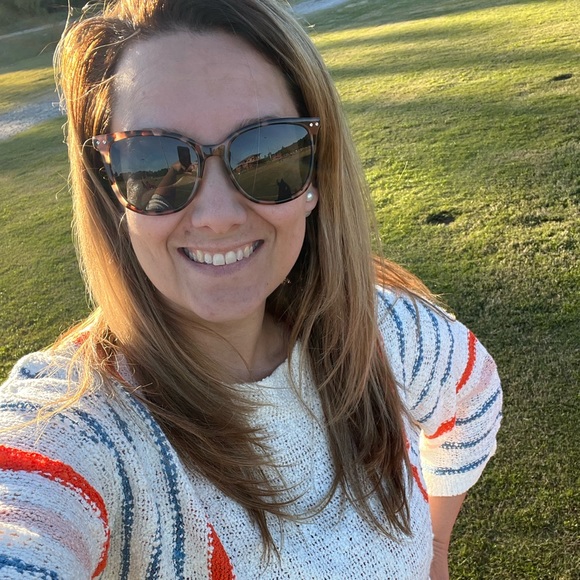 Meet your Posher, Cynthia - Picture 2 of 7